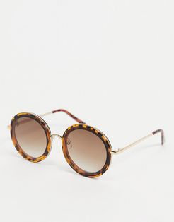 oversized round sunglasses in tort-Brown
