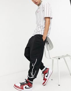 Signature Retro sweatpants in black