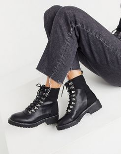 lace-up boots in black