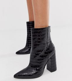 wide fit pointed block heeled boot in black