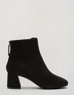 ankle boots in black