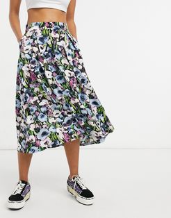 Sigrid recycled button front midi skirt in blue poppy print-Blues