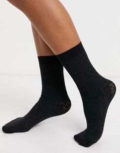 socks in black