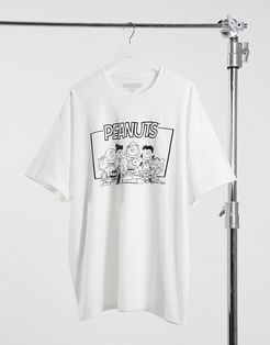 oversized t-shirt with peanuts cast print in white
