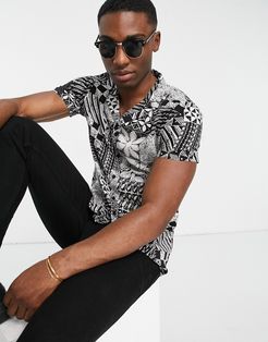 short sleeve abstract print shirt in black