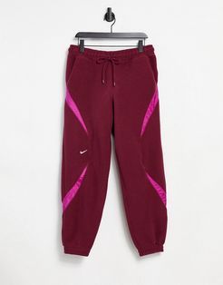 Archive fleece sweatpants with ripstop panels in burgundy-Red