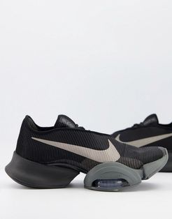 Air Zoom SuperRep 2 in sneakers in black and gray