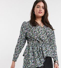 blouse with asymmetric hem in black floral
