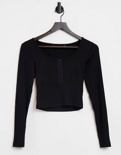 ribbed long sleeve top with hook and eye front in black