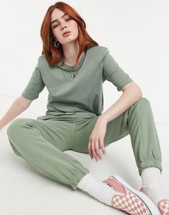 t-shirt with padded shoulders in green