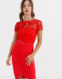 belted lace midi dress in red