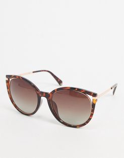 cat eye sunglasses in tortoise shell-Brown