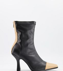 Cameo contrast panel boots in black and camel-Multi