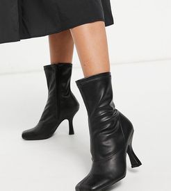 Violate sock boots with square toe in black