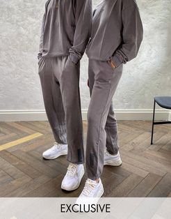 oversized sweatpants in washed gray