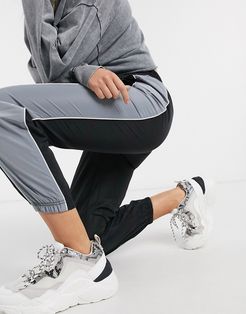 sweatpants with contrasting side panel in black