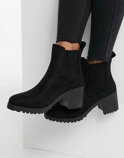 heeled chelsea boots in black