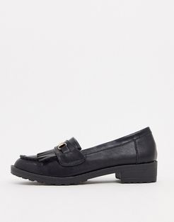 Kiltie fringed flat loafers in black with gold trim
