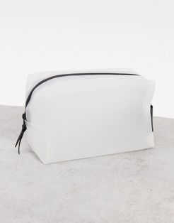 1558 small washbag in white