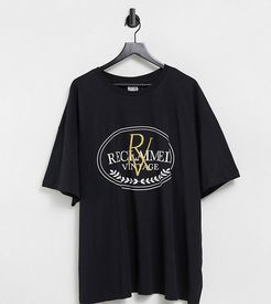 Inspired plus T-shirt in black with logo crest print