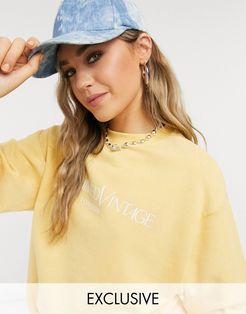 inspired sweat with logo in yellow