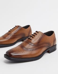oxford toe cap leather lace up brogues in tan-Brown
