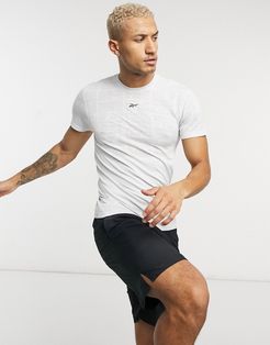 Training t-shirt in white with small logo