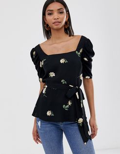 puff sleeve top with belt in floral print-Black