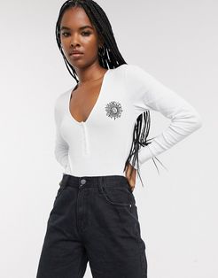 long sleeve body in rib with sun embroidery-White