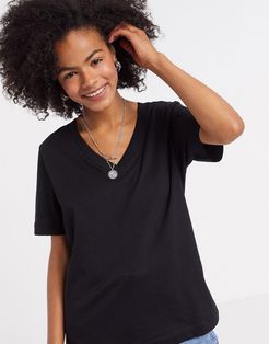 Femme short sleeve v neck t-shirt in black