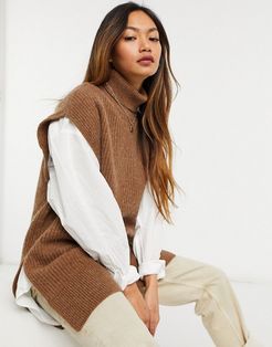 Femme turtle neck longline vest in brown