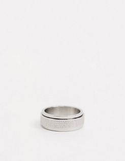 band ring with engraved spinning layer in silver