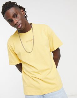 basic logo t-shirt in mustard-Yellow