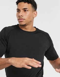 short sleeve performance T-shirt with mesh inserts in black