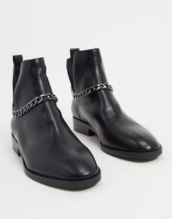 chelsea boot with chain in black