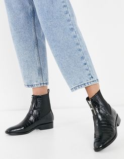 flat ankle boot with zipper in black