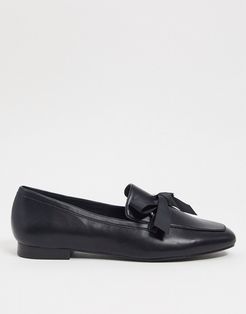 flat mocassin with bow in black