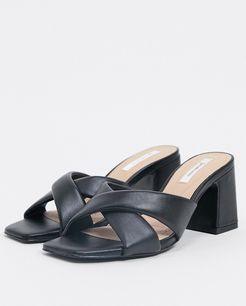 heeled sandal in black