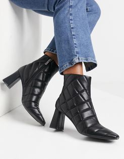 quilt detail heeled boots in black