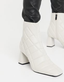 quilt detail heeled boots in ecru-Beige