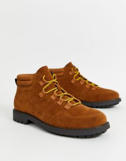 hiker boot in brown