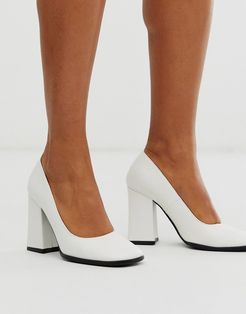 square toe pointed block heeled shoe in white