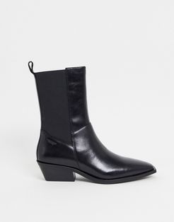 Ally pointed ankle boot in black