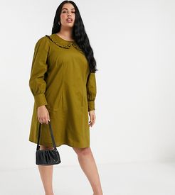 smock dress with oversized collar in khaki-Green