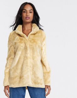 short faux fur coat in fawn-Brown