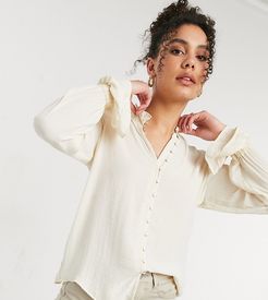 blouse with frill neck and sleeves in cream