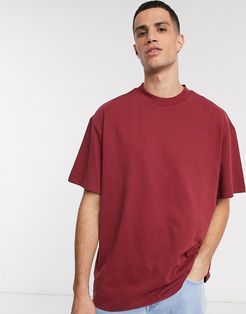 Great t-shirt in dark red