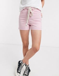 mom short with badge detail in pink
