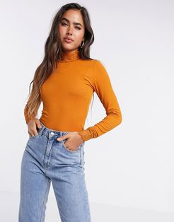 ribbed long sleeve top with lace trim in orange-Brown