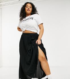 pleated maxi skirt in black